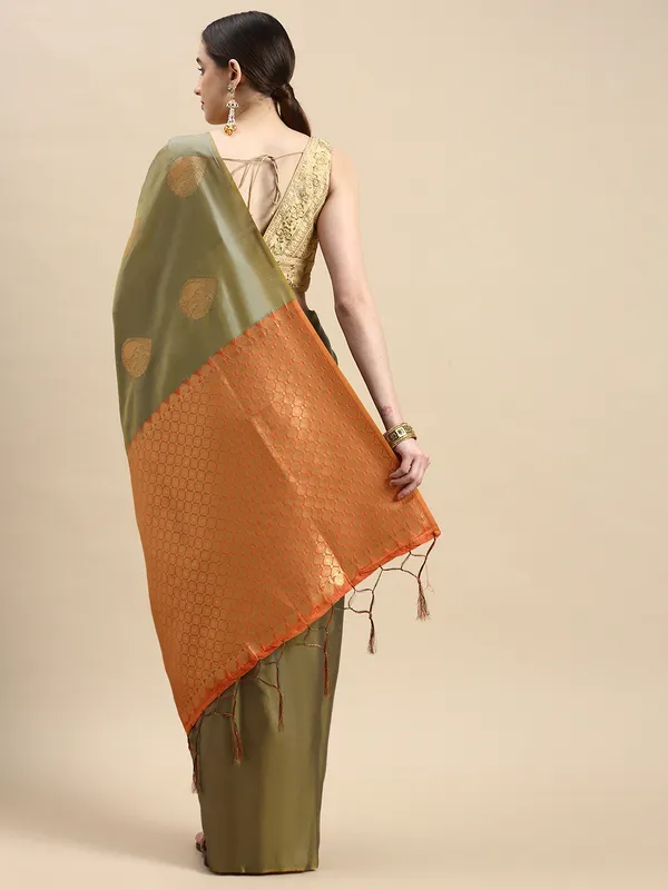 Banarasi_Silk_New_Look_And_Heavy_Designer_Saree_With_Unstiched_Blouse_Piece